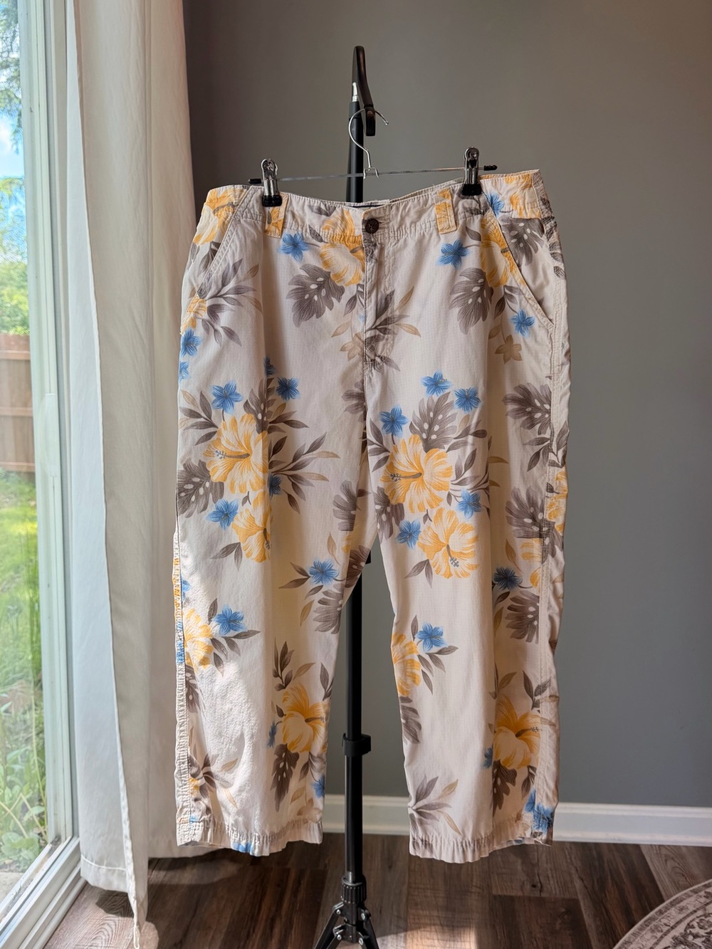 Havana Jack's Cafe Floral Capri Pants Cotton Hawaiian Tropical Vacation 14P